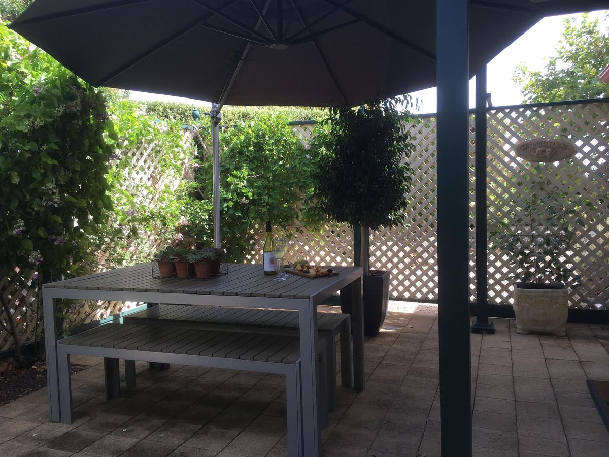 Wine And Roses Bed And Breakfast 애들레이드 외부 사진